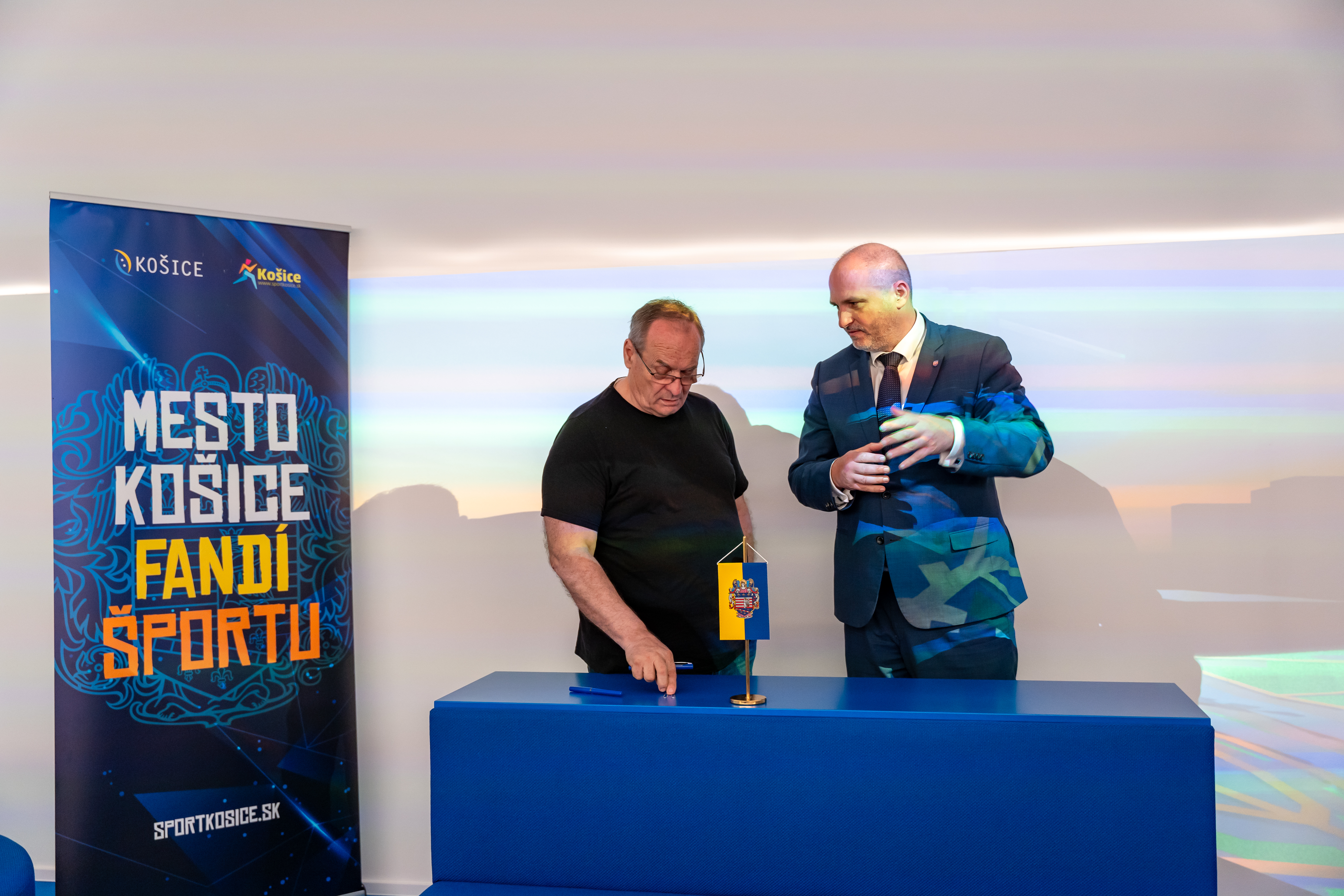 Sportovci , dotacie - podpis zmluv  -22